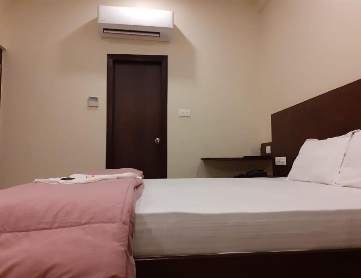 ורנאסי Hotel Artika Inn מראה חיצוני תמונה