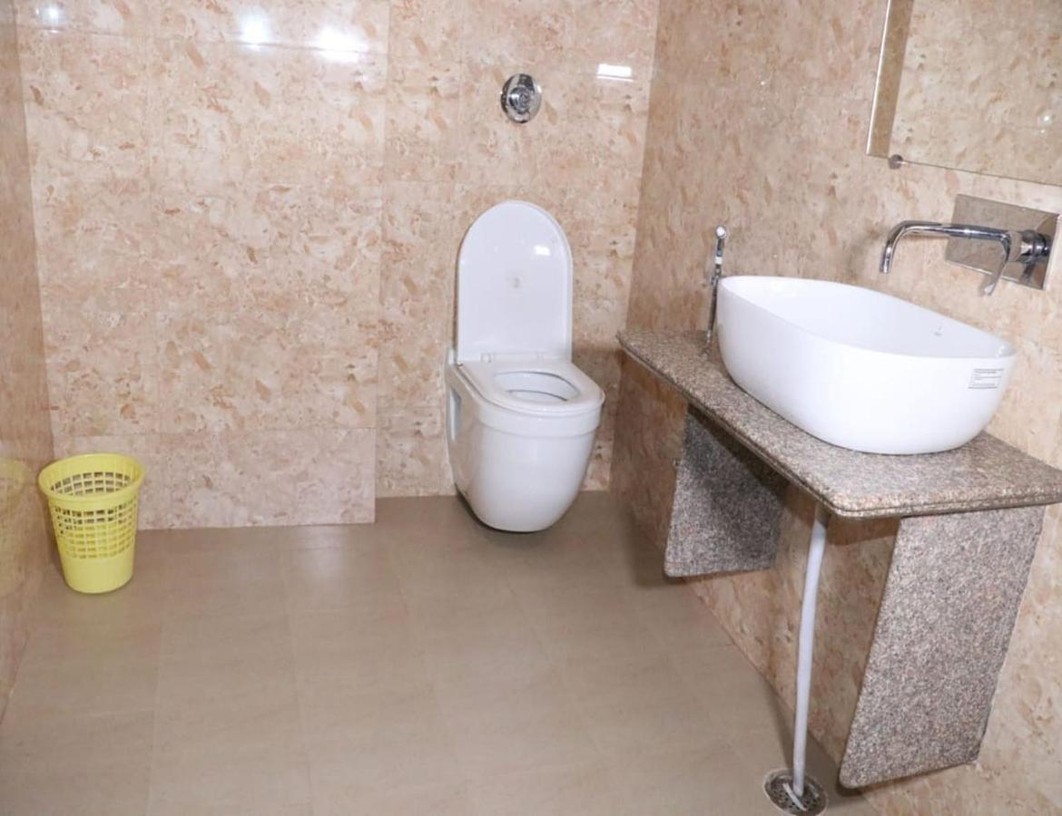 ורנאסי Hotel Artika Inn מראה חיצוני תמונה