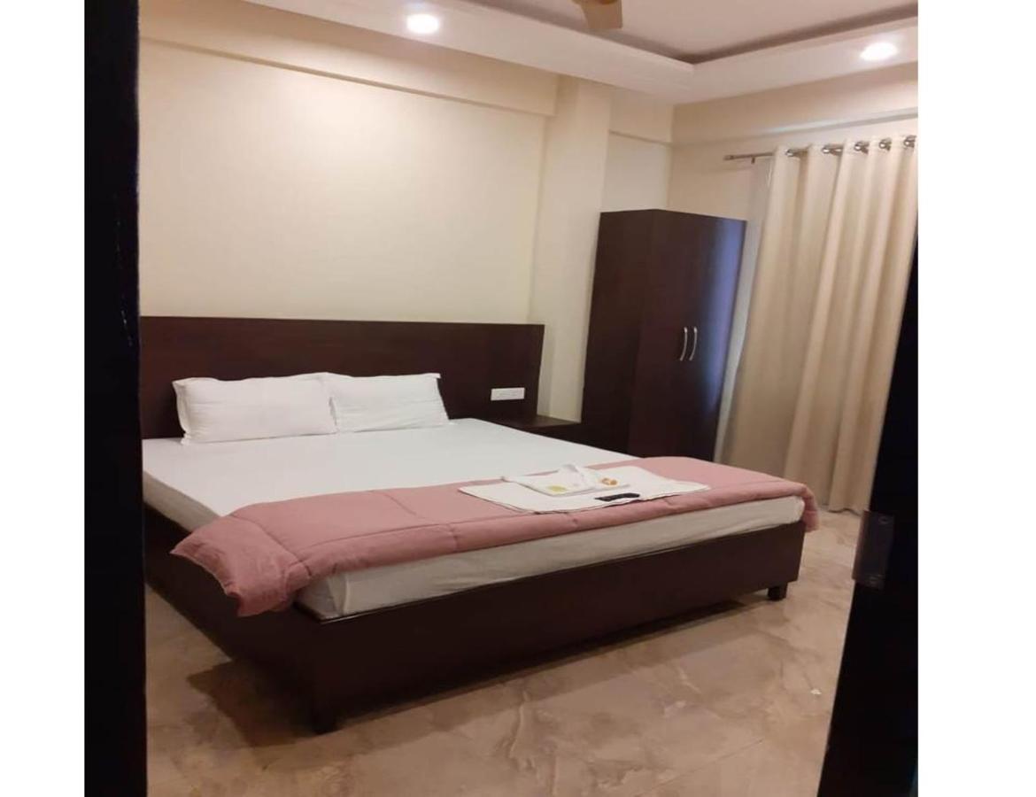ורנאסי Hotel Artika Inn מראה חיצוני תמונה