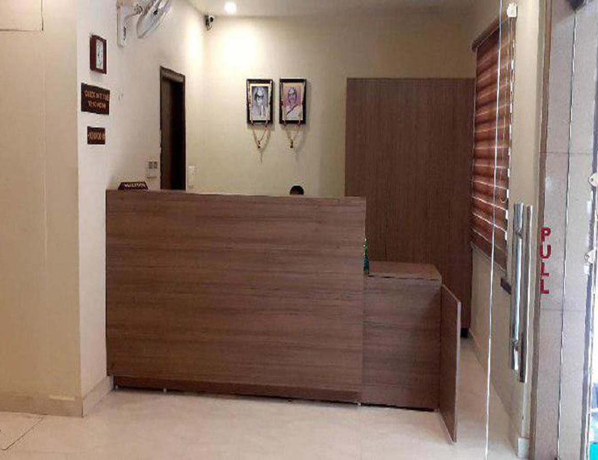 ורנאסי Hotel Artika Inn מראה חיצוני תמונה