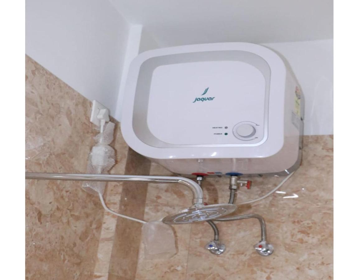 ורנאסי Hotel Artika Inn מראה חיצוני תמונה