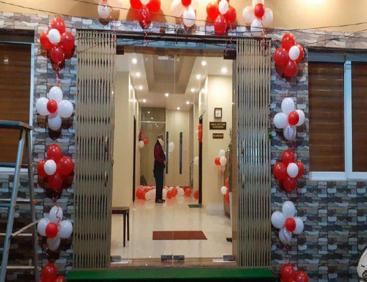 ורנאסי Hotel Artika Inn מראה חיצוני תמונה