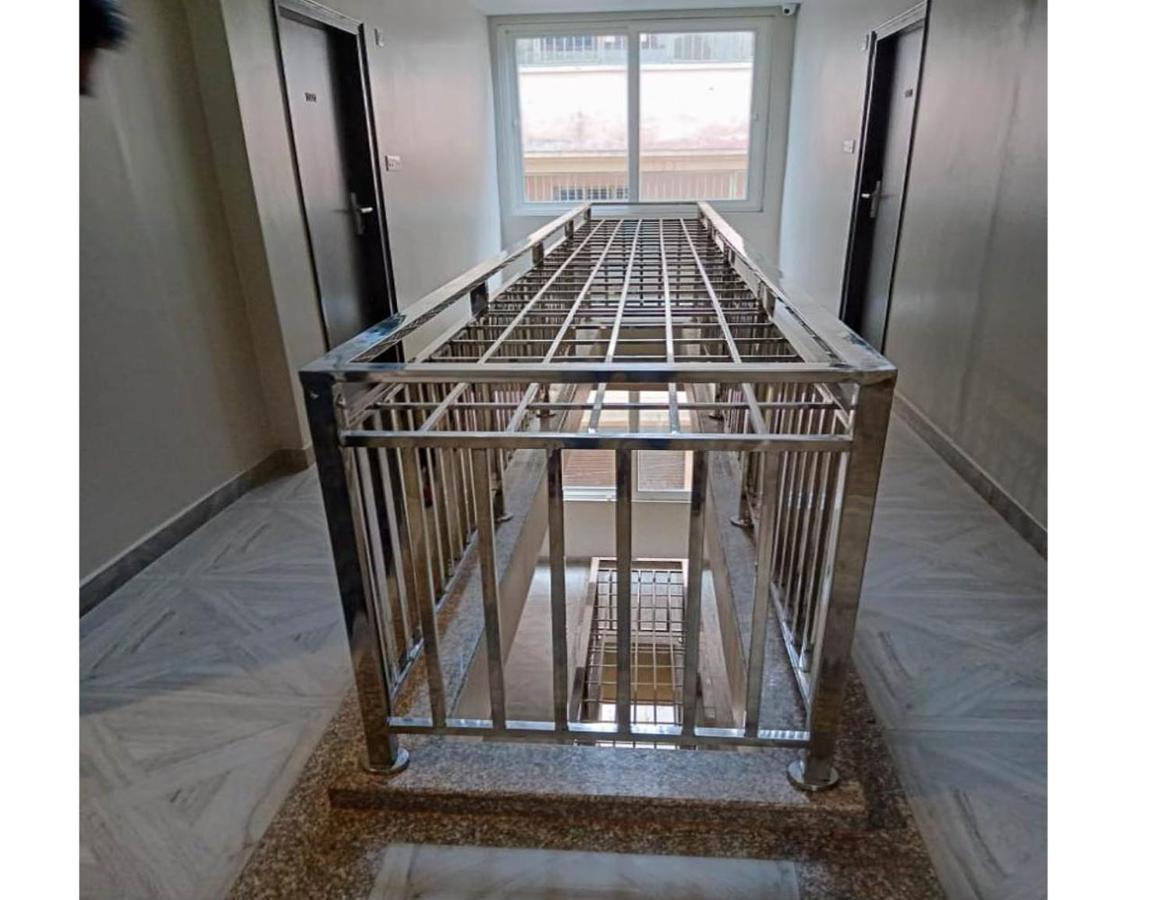 ורנאסי Hotel Artika Inn מראה חיצוני תמונה